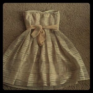 Light Beige Sweetheart Neckline Dress